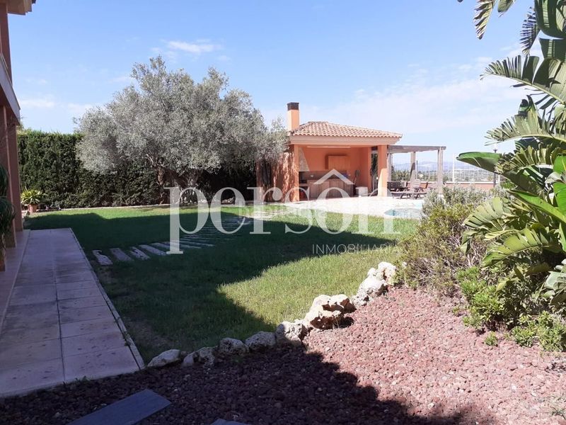 Foto d05deff1-6452-435b-9c08-69f3cdff9cf2. Casa amb piscina a Monserrat