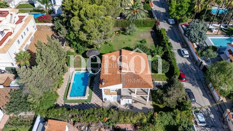 Foto 101c30fe-b09e-4527-b6d6-15ddd4daa513. Casa amb piscina a La Conarda-Montesano Bétera