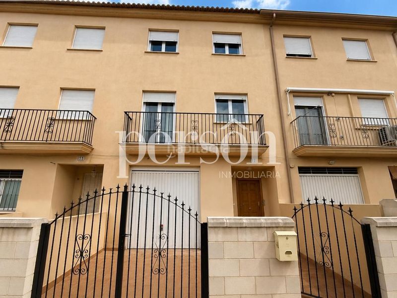 Foto 5b09939f-82ec-4f7c-9798-b3180c5a8736. Casa adossada amb aparcament a Bugarra