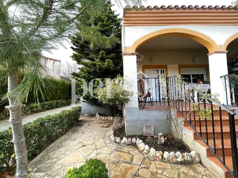 Foto a590dd37-4121-4649-8643-cf4ff1abf063. Casa amb piscina a Godelleta