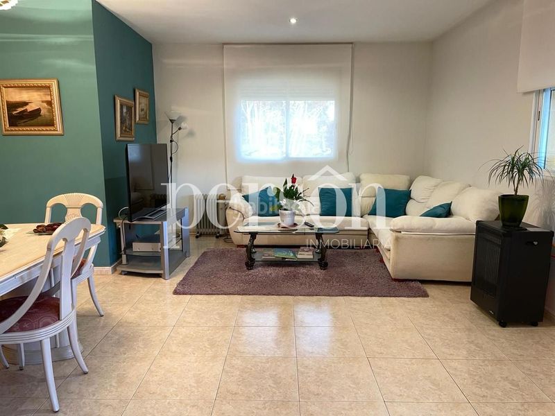 Foto f855a6be-7437-4932-a982-f9eed691774a. Casa amb piscina a Godelleta
