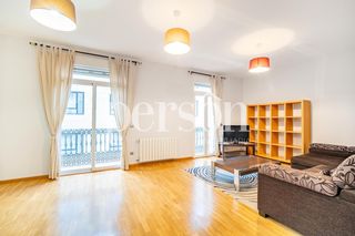 Location Appartement à La Roqueta. Elegante y amplio piso de alquiler en el centro de valencia