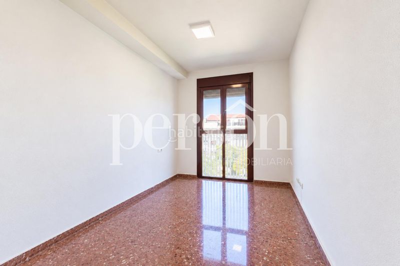 Foto d8f62e9d-c8ef-4582-ae2e-edb9fed1c7f5. Location duplex avec parking dans Alameda Park Manises