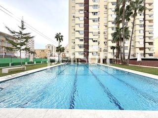 Lloguer Pis  Calle illes canàries. Gran piso con vistas al mar en residencial con piscina