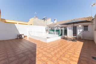 Rent Flat in Benaguasil. Hermoso estudio totalmente amueblado a estrenar con amplia terra