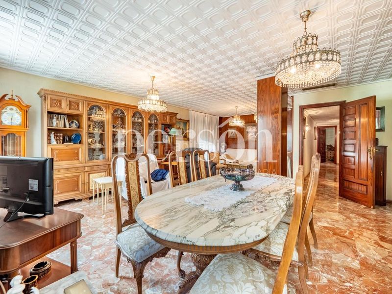 Foto 4585efb2-8739-444e-bd12-df39f05cd15c. Piso amplia vivienda de 215 m en La Petxina una oportunidad única en Valencia