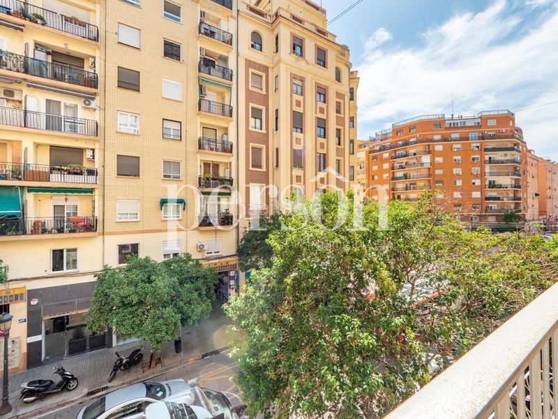 Foto 6621c876-9652-4c50-911b-c3cde5482369. Piso amplia vivienda de 215 m en La Petxina una oportunidad única en Valencia