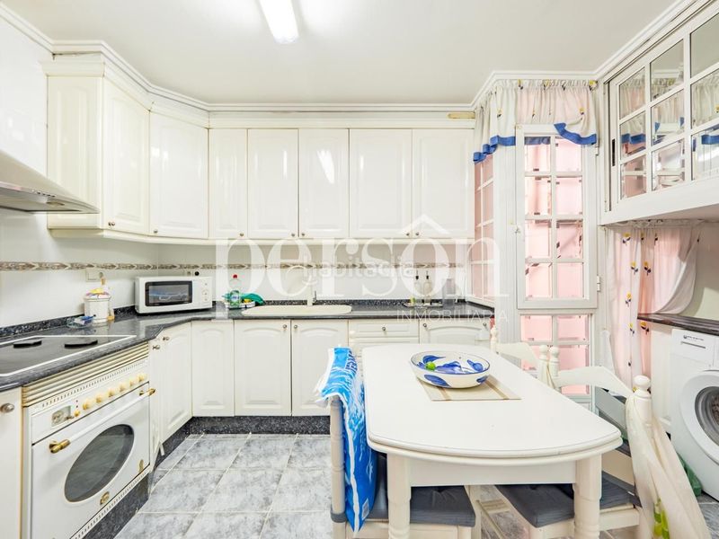 Foto 77ff9aa4-1494-46fc-8e6d-aa762e85d698. Piso amplia vivienda de 215 m en La Petxina una oportunidad única en Valencia