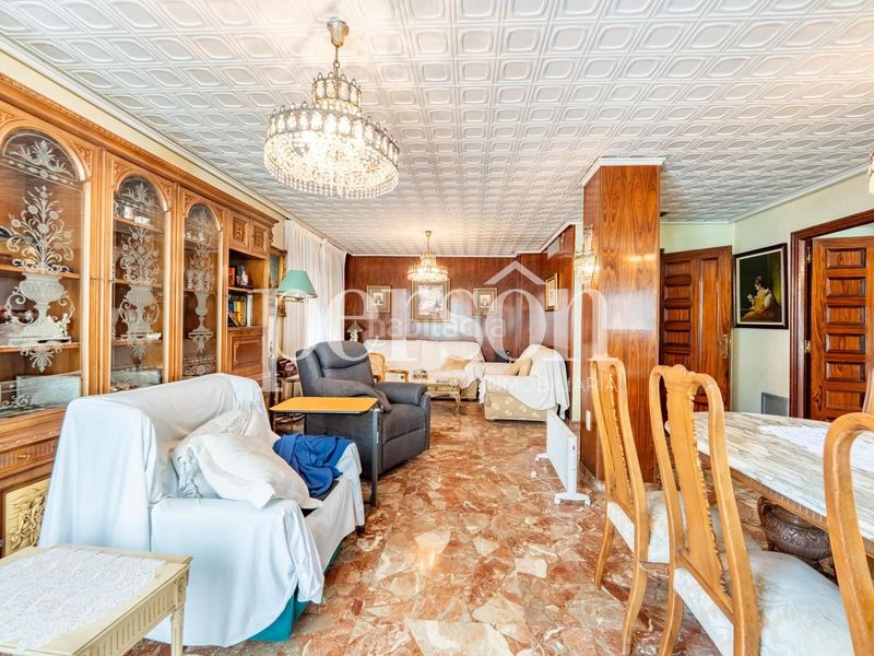 Foto d75da8fd-b895-4f94-a1cb-da4a9d4ff2ad. Piso amplia vivienda de 215 m en La Petxina una oportunidad única en Valencia