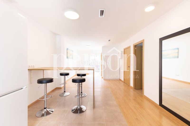 Foto 64eacce2-d9e3-4b85-811d-274426acb0b8. Edificio  completo de 3 plantas local en venta junto a plaza españa gran potencial de inversión en Valencia