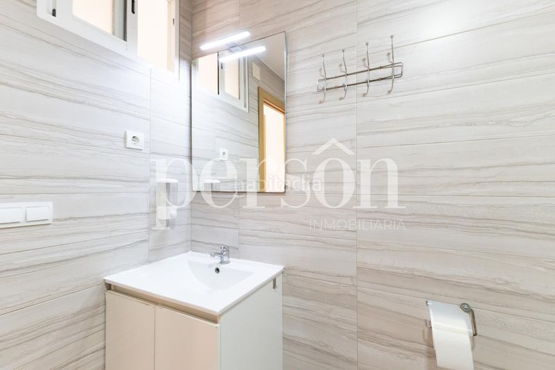 Foto 8b480c1b-52b9-4fe8-b8a8-7d189fac82a6. Edificio  completo de 3 plantas local en venta junto a plaza españa gran potencial de inversión en Valencia