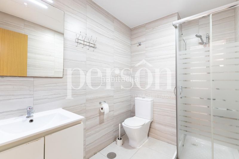 Foto 99029a79-2d8b-4a98-b4ab-0ce07fd7a9e9. Edificio  completo de 3 plantas local en venta junto a plaza españa gran potencial de inversión en Valencia