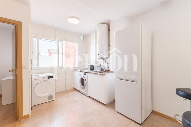 Foto a57ba12f-e8e1-4335-8462-bbe3d32dc47e. Edificio  completo de 3 plantas local en venta junto a plaza españa gran potencial de inversión en Valencia