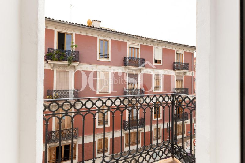 Foto e0771226-d7a5-4856-ba49-5240840c5f7e. Edificio  completo de 3 plantas local en venta junto a plaza españa gran potencial de inversión en Valencia