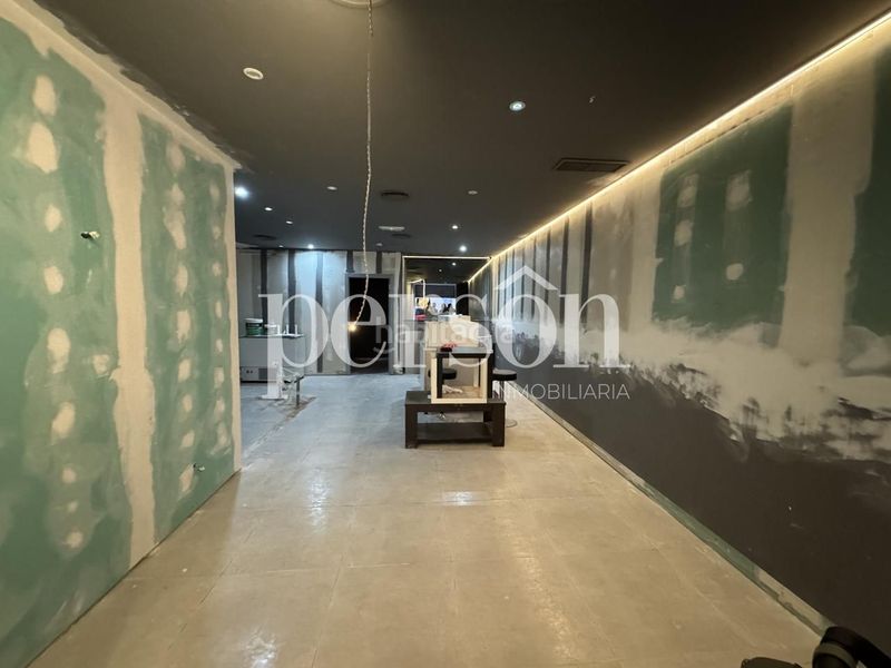Foto e81077fa-44ee-46db-a0ea-2d33ac21c7ea. Edificio  completo de 3 plantas local en venta junto a plaza españa gran potencial de inversión en Valencia