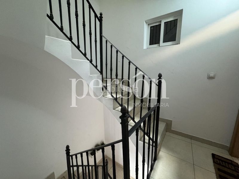 Foto e892eb36-0b8e-45a8-82e0-34c1183f4579. Edificio  completo de 3 plantas local en venta junto a plaza españa gran potencial de inversión en Valencia