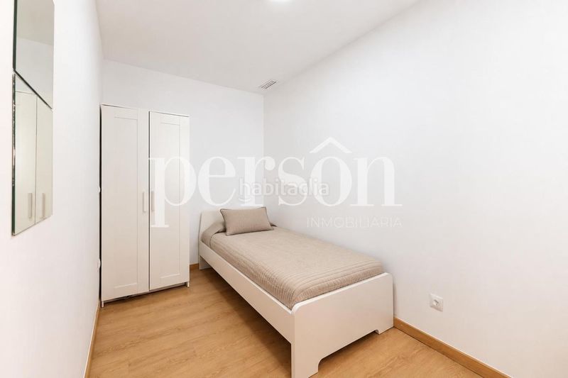 Foto ff48e7f6-1379-4229-81fd-19bb7ca83727. Edificio  completo de 3 plantas local en venta junto a plaza españa gran potencial de inversión en Valencia