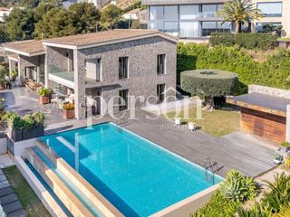 Chalet in Centro-El Castillo. Chalet en venta en los monasterios