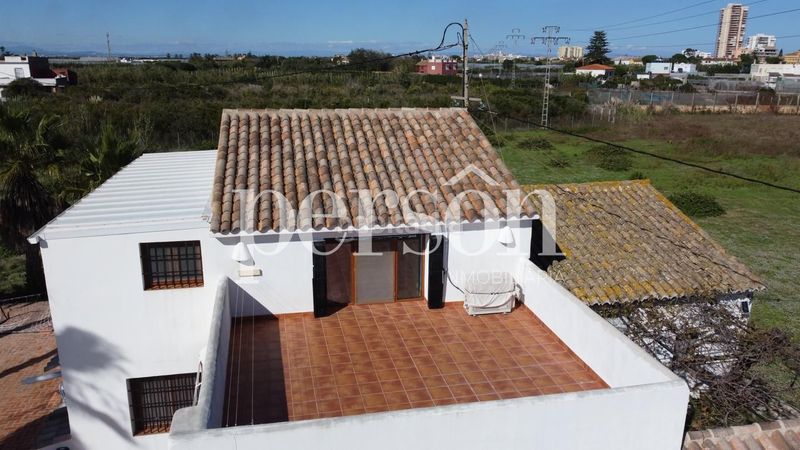 Foto c7a30fdf-9e4a-4e94-9c67-619ebc9b923d. Casa amb aparcament a Bega de Mar Sueca
