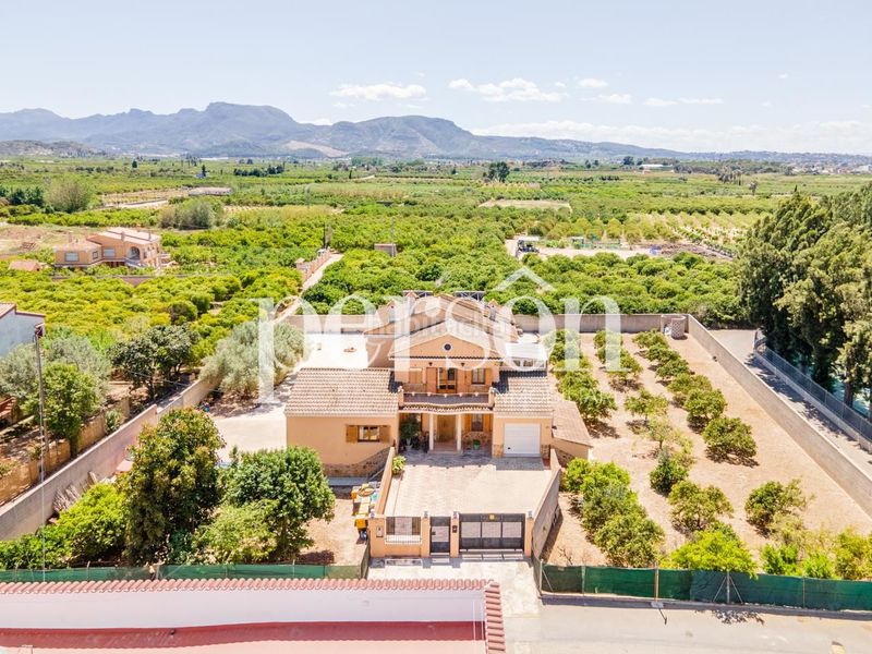 Foto b82c7963-b644-47c4-8e28-c5f7cc21b423. Xalet amb calefacció aparcament piscina a Polinyà de Xúquer
