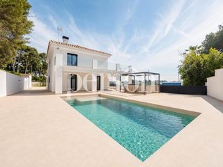 Chalet in Godella. Chalet independiente a la venta en campolivar