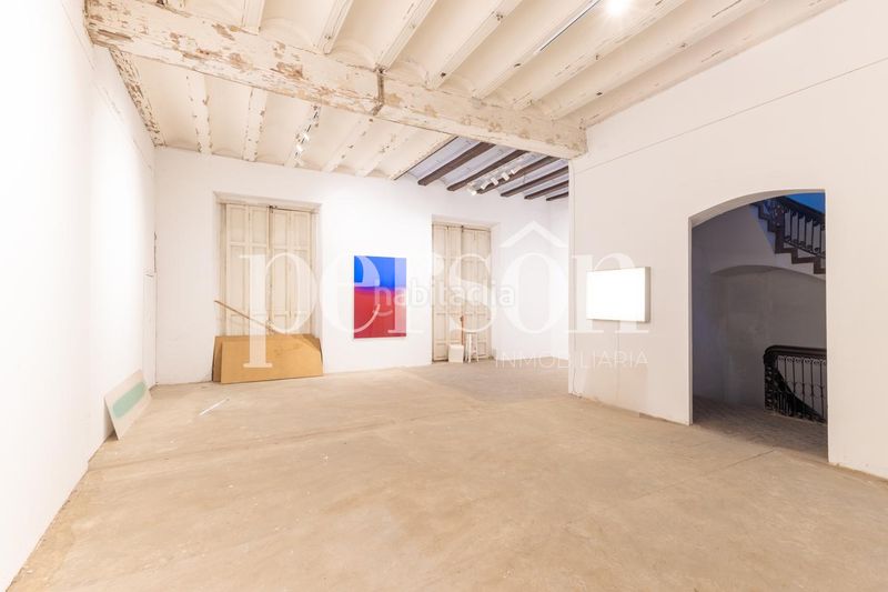Foto a482eb16-f4d1-488b-b2c9-2882b3059796. Edificio  de gran potencial con terraza en Valencia