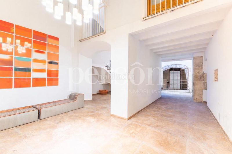 Foto ae07dd44-aa91-4779-a77f-fe8d9667d575. Edificio  de gran potencial con terraza en Valencia