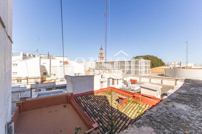 Foto c8050f85-6864-4e48-861b-eaf5c679bbcb. Edificio  de gran potencial con terraza en Valencia