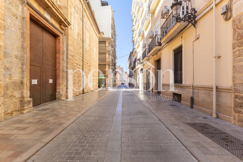 Foto ca1d9c98-3535-4d40-99ea-49e75fa6bc13. Edificio  de gran potencial con terraza en Valencia