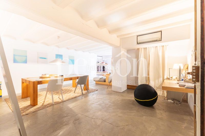 Foto e4326dd0-48f8-419b-b729-a3d3568916e6. Edificio  de gran potencial con terraza en Valencia