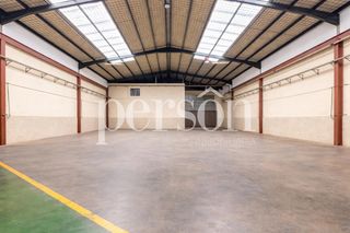 Industrial building in Avenida de Abril-9 de Octubre