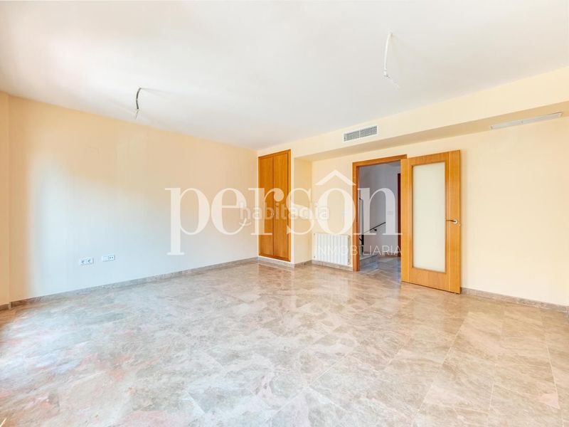 Foto cbaa3f01-b430-401f-bf93-be882f221a5d. Piso magnífico tríplex en urbanización con piscina en Favara
