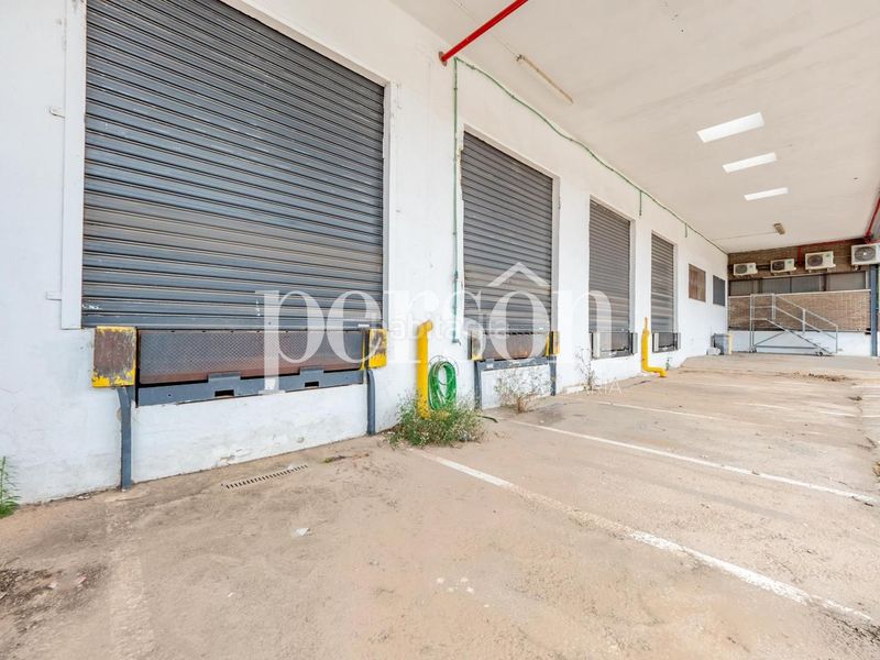 Foto f9837990-aede-4435-9b96-cbc81b0d559a. Alquiler nave industrial nave logística llave en mano eficiencia operativa y conectividad estratégica en Paterna