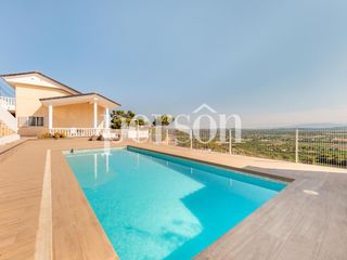 Chalet en Cumbres de Calicanto
