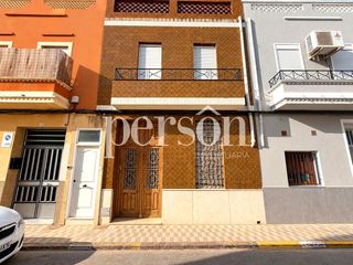 Chalet à Massanassa. Casa de 174 m para reformar con terraza en massanassa
