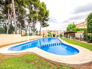 Xalet a Godella. Vivienda adosada en campolivar, con terraza, piscina y garaje