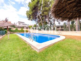 Chalet in Godella. Vivienda adosada en campolivar, con terraza, piscina y garaje