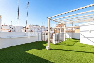 Chalet in Centro - Ambulatorio. Exclusiva casa de 3 plantas con gran luminosidad, amplitud y equ