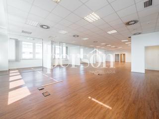 Lloguer Oficina a Fuente del Jarro. Amplia oficina de 518m² totalmente exterior en emblemático edifi