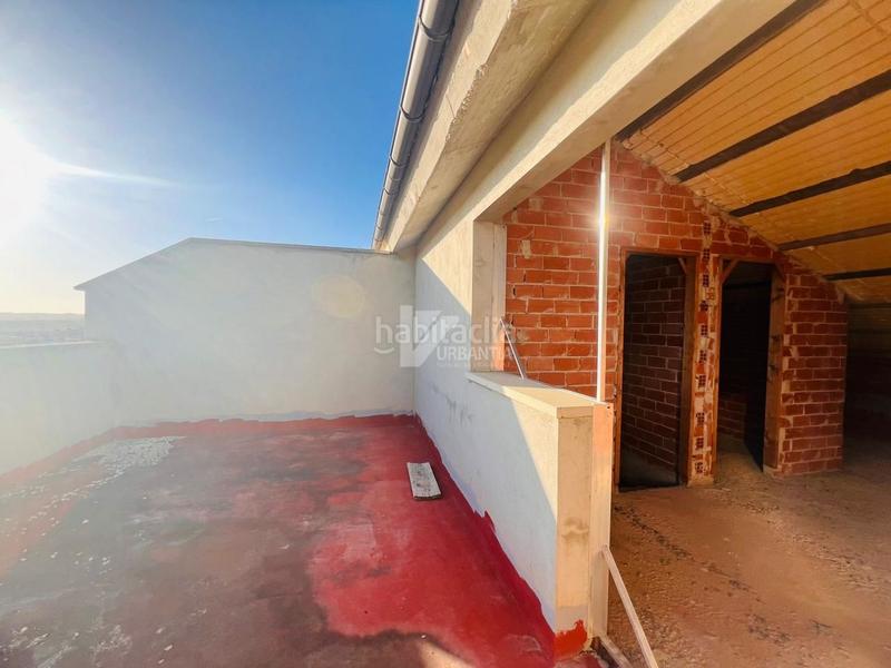 Foto 0caf0319-1435-43b5-a05b-a83f15533f05. Casa adossada amb aparcament a Larraga