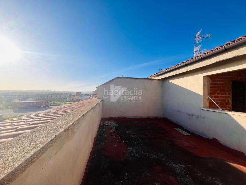 Foto 4b75b04e-c5d0-4b3c-b767-2d3511bf346f. Casa adossada amb aparcament a Larraga