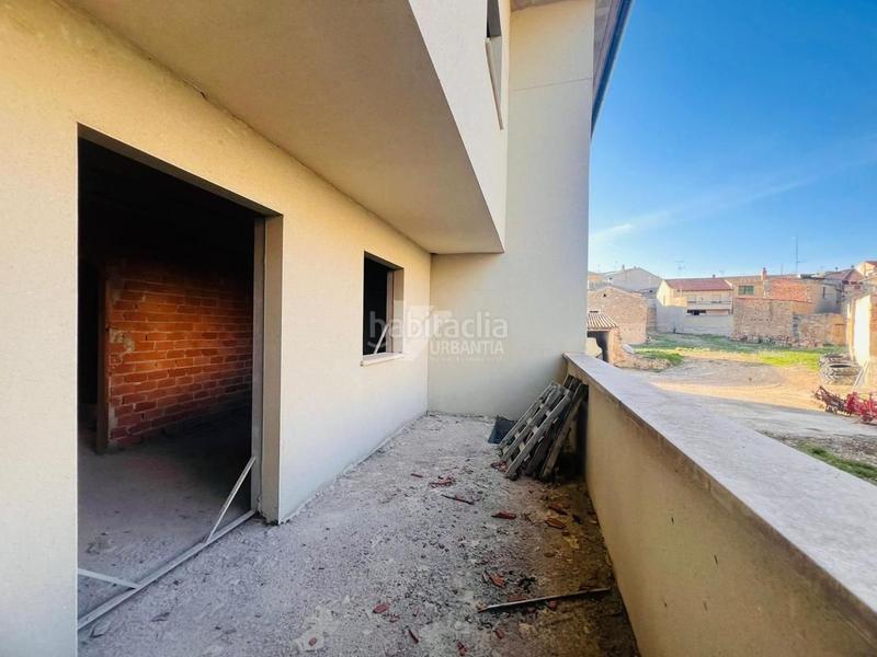 Foto 5c545eb9-6434-48a5-a321-9f26f01b5284. Casa adossada amb aparcament a Larraga