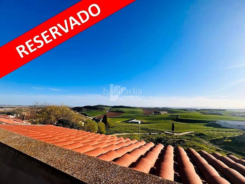 Foto a678c949-8267-43dc-a4ab-a850364f476f. Casa adossada amb aparcament a Larraga