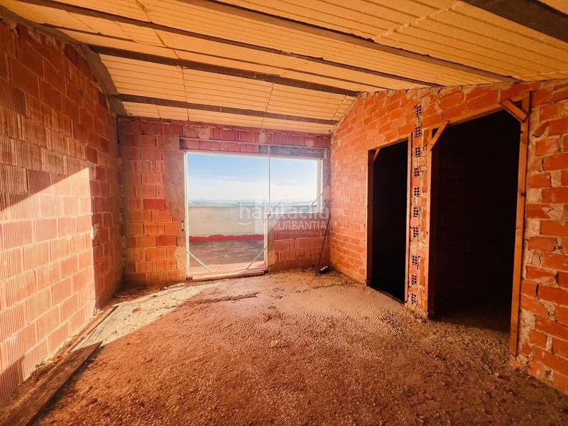 Foto b09054ae-37d3-4968-b445-2cfca2eaf10e. Casa adossada amb aparcament a Larraga