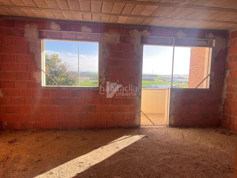 Foto b3a26cbe-9cdc-47d0-baf5-13159337c4aa. Casa adossada amb aparcament a Larraga