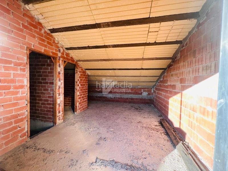 Foto b98fd7ef-af28-4c9c-bc65-6fda3e210792. Casa adossada amb aparcament a Larraga