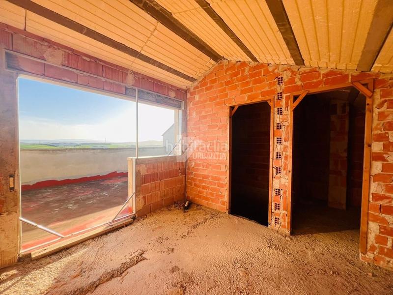 Foto bd878d10-b88d-4815-9d14-8aaf93591421. Casa adossada amb aparcament a Larraga