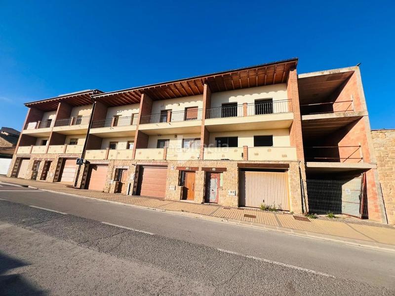 Foto cd574313-afb5-44f3-96ee-5f6a2d7a8e01. Casa adossada amb aparcament a Larraga