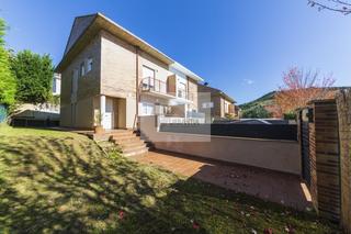 Casa aparellada  Camino real. Magnífico unifamiliar pareado en gorraiz, en parcela de 265 m2 y