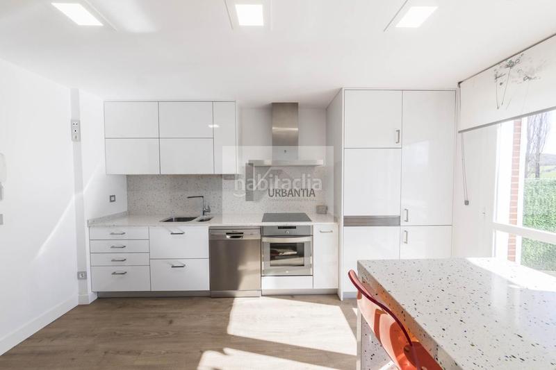 Foto ec70f6ce-5452-4191-8c64-b21f24eedd8a. Ground floor with heating parking in Mendillorri Pamplona / Iruña